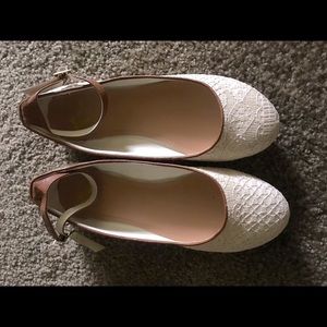 Cream Flat shoes
